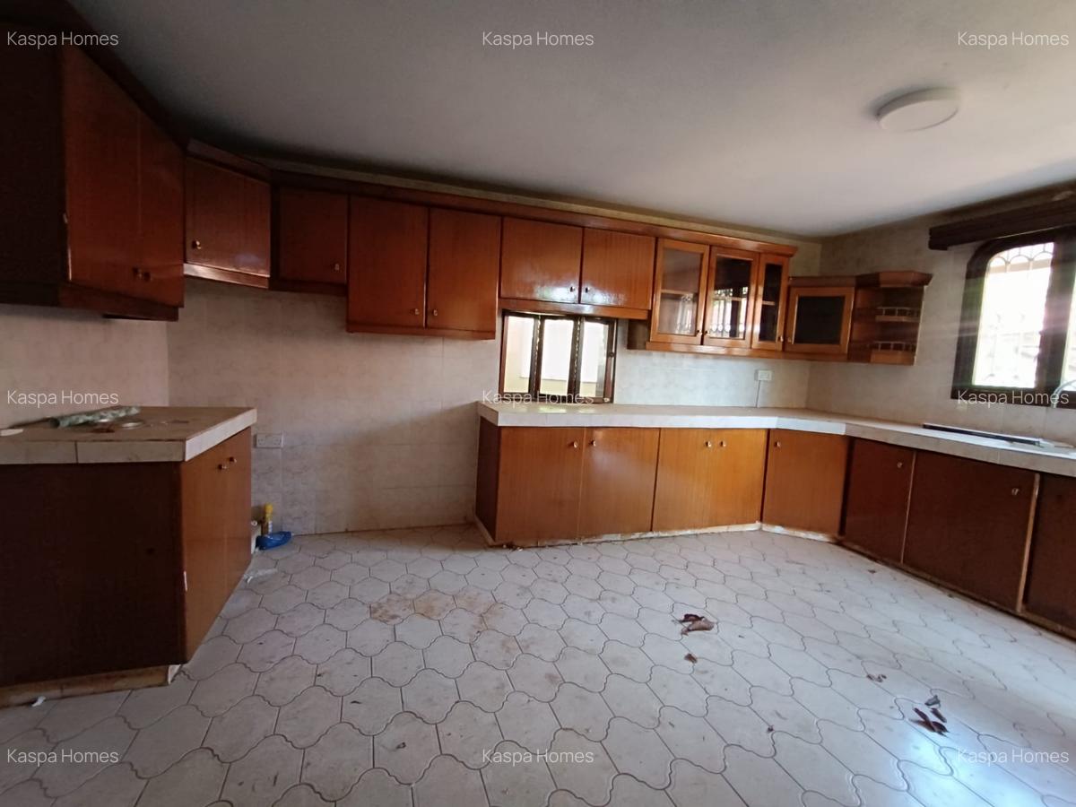 4 Bed House with En Suite in Runda - 8