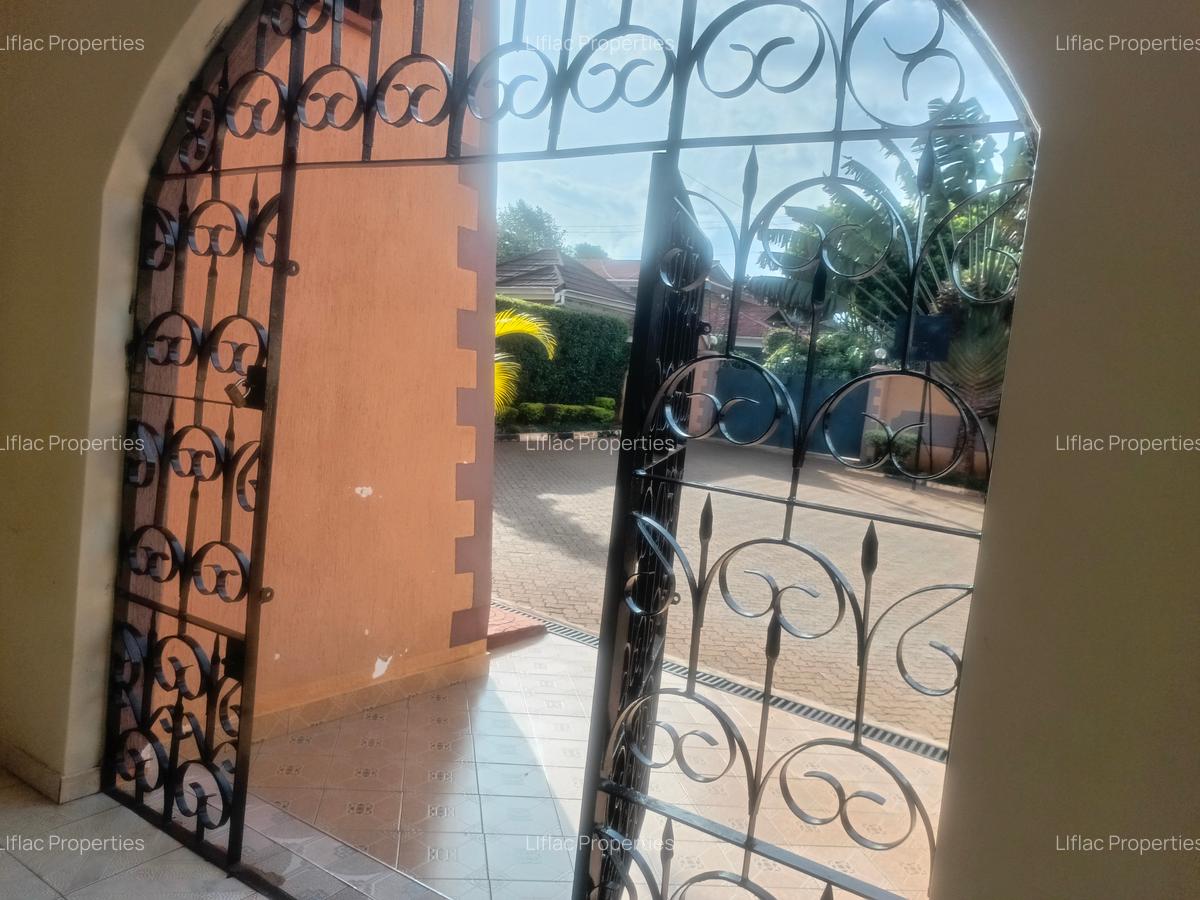 4 Bed House with En Suite in Runda - 20