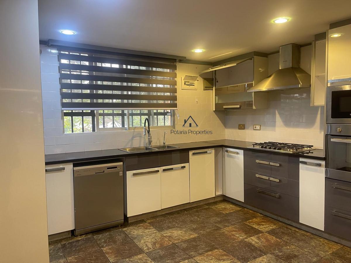 3 Bed Apartment with En Suite in Lavington - 2