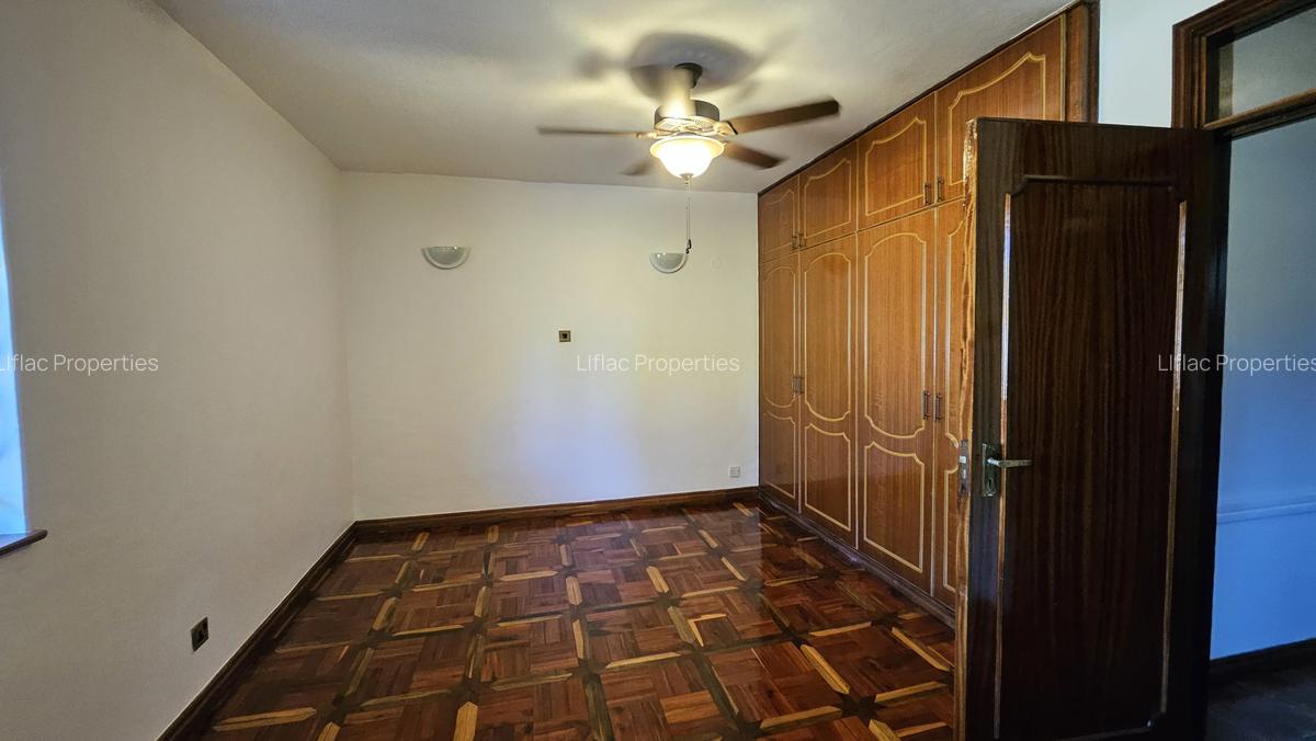 4 Bed House with En Suite in Runda - 11