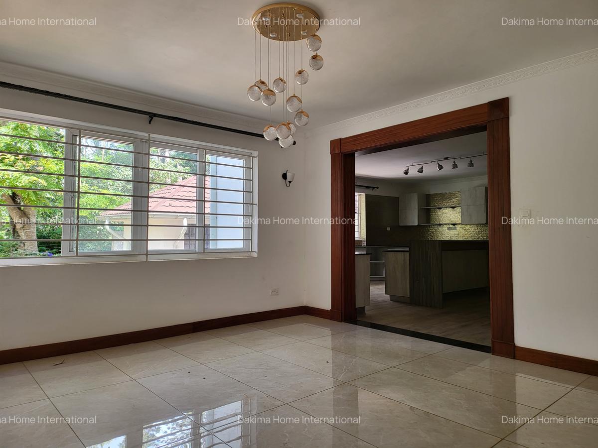 5 Bed Townhouse with En Suite in Rosslyn - 3