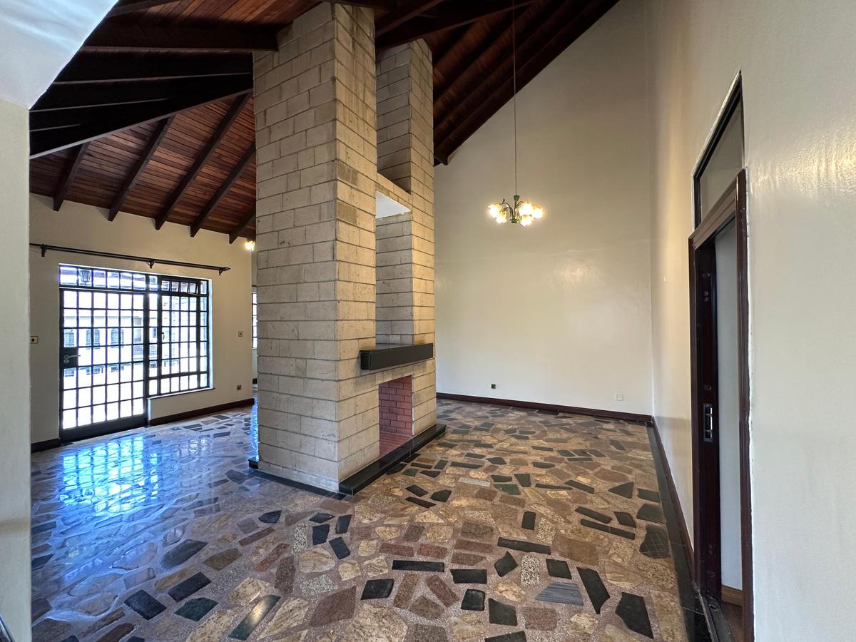 5 Bed Villa with En Suite at Lavington - 17