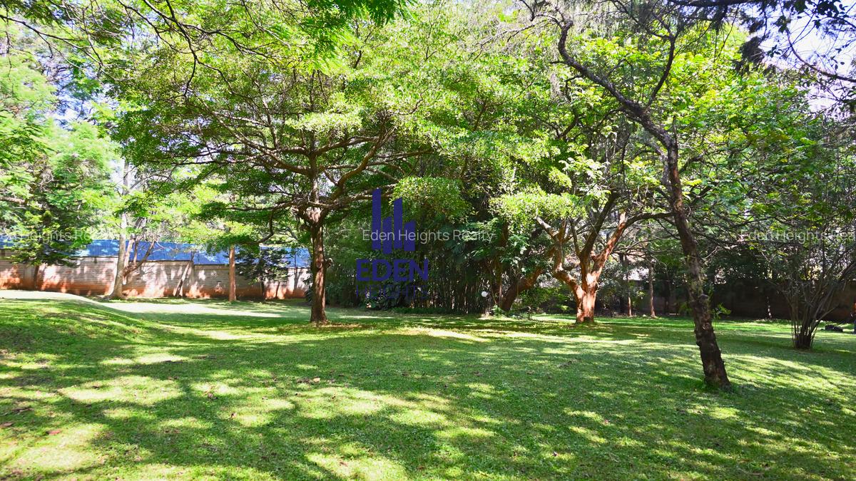 4 Bed House with En Suite in Lavington - 1