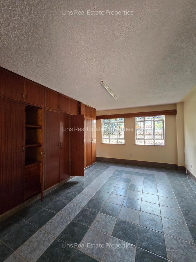 6 Bed House with En Suite in Nyari - 19