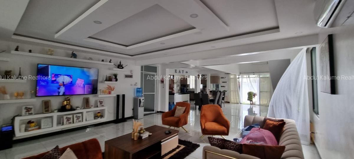 6 Bed Villa with En Suite at Bamburi - 3