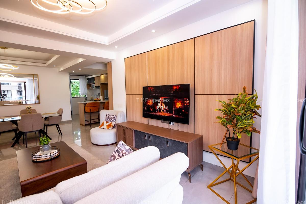 3 Bed Apartment in Riverside - 5