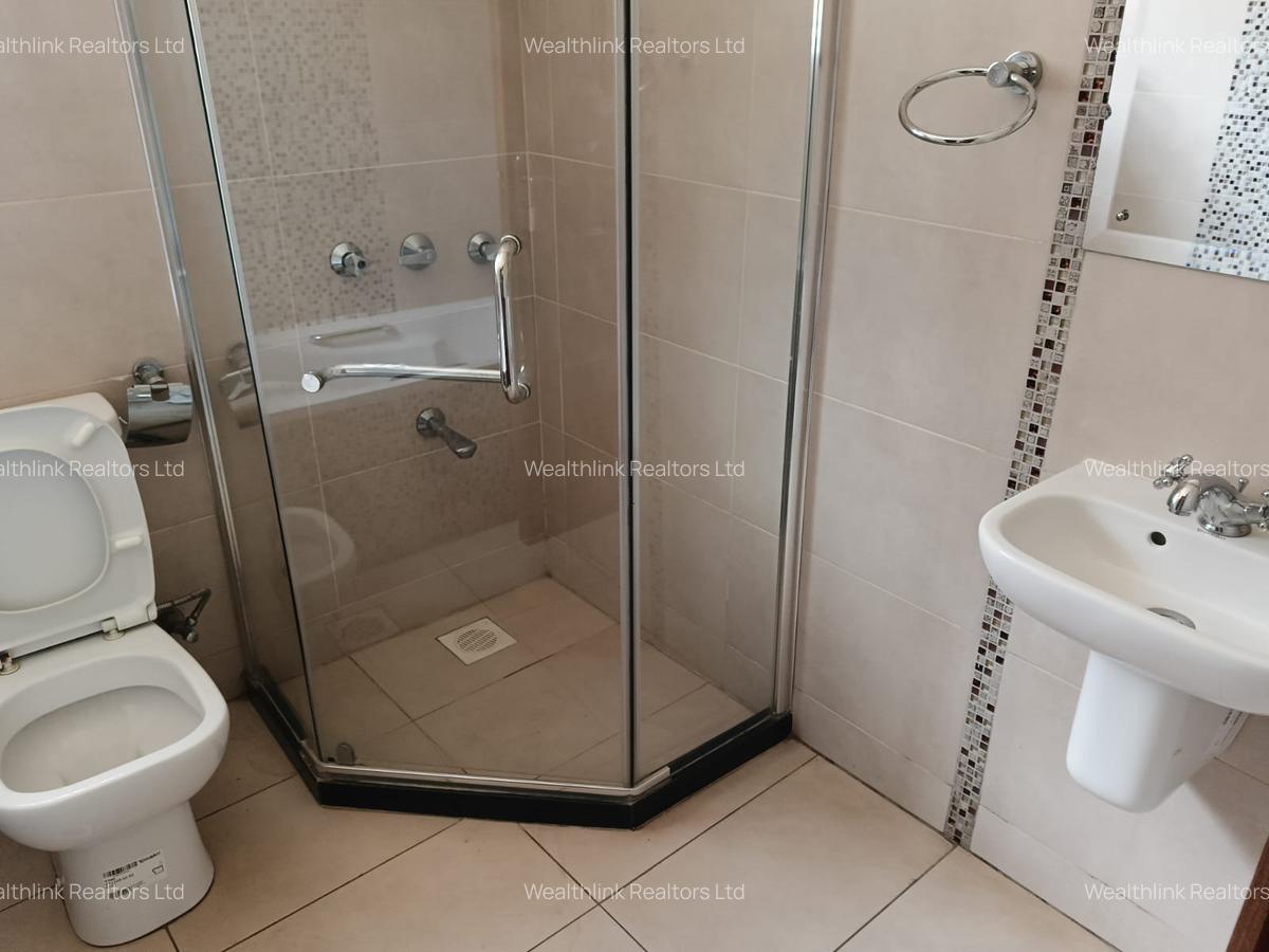 4 Bed House with En Suite at Lavington - 13
