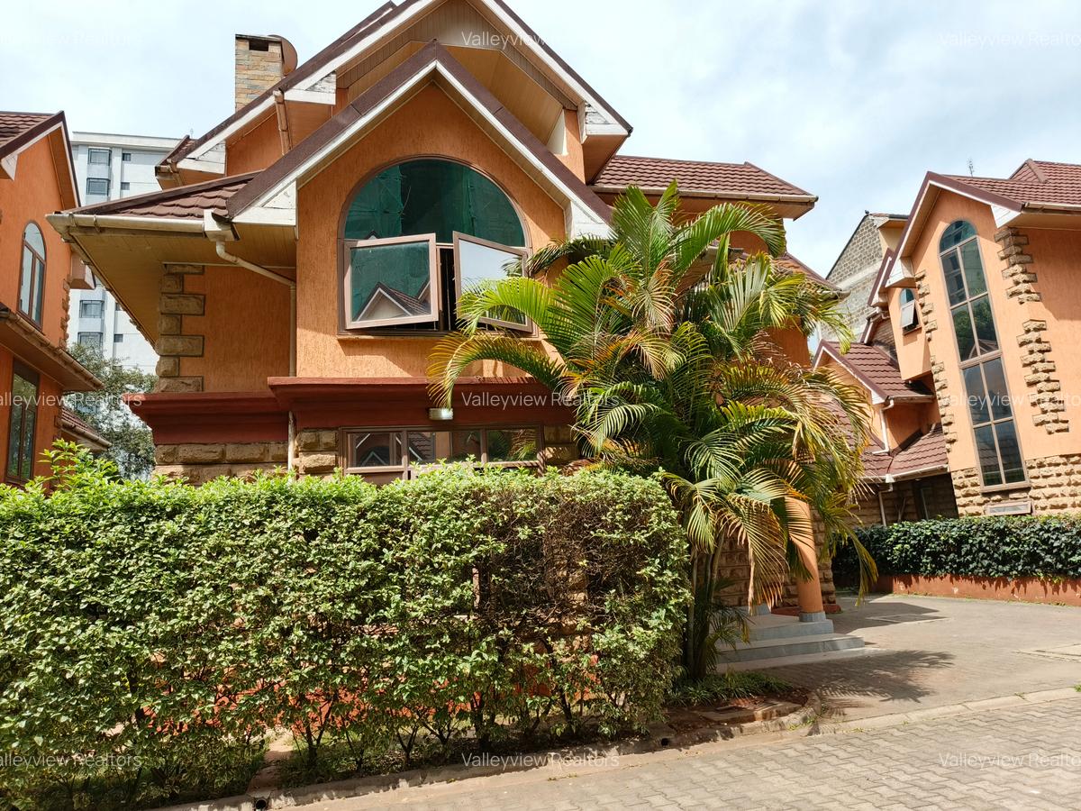 5 Bed Townhouse with En Suite at Lavington - 5