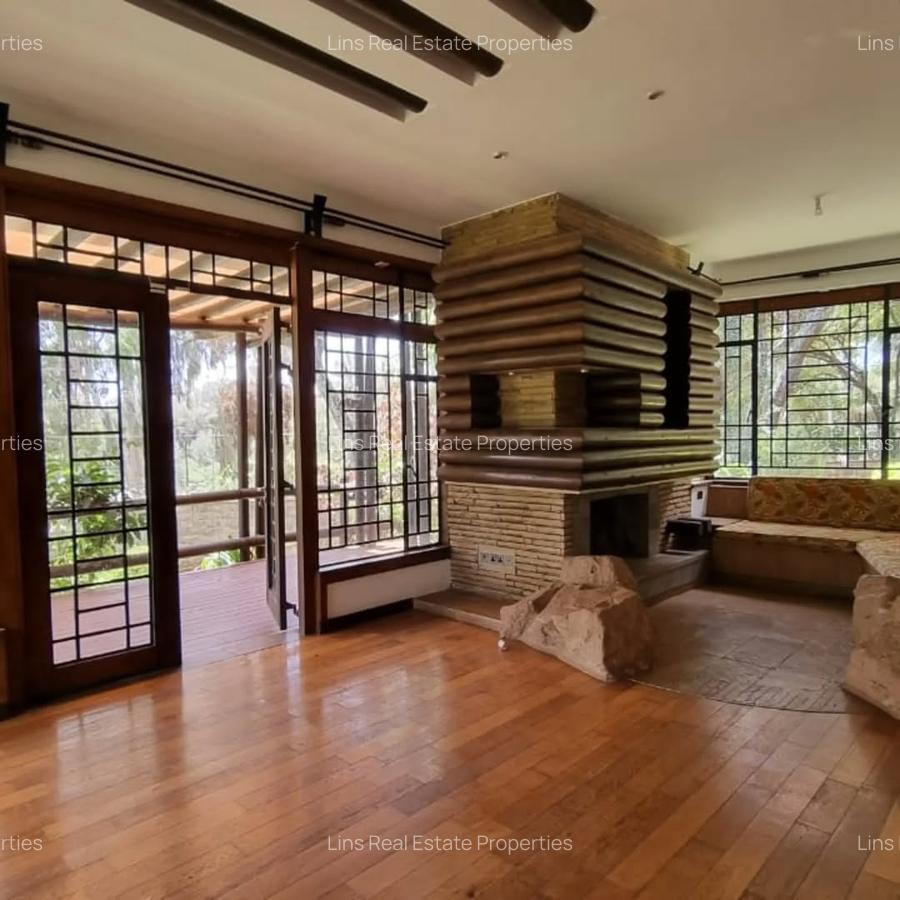 4 Bed Townhouse with En Suite in Lake View - 9