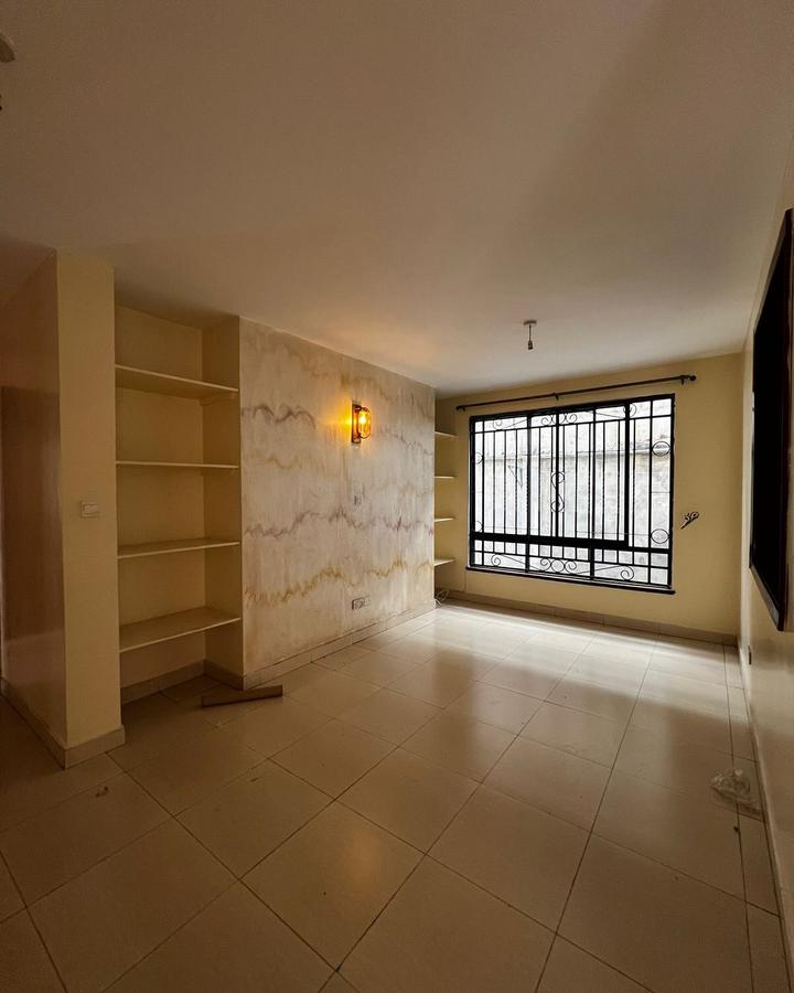 3 Bed Apartment with En Suite in Lavington - 12