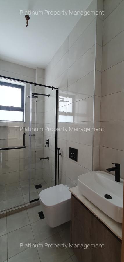 3 Bed Apartment with En Suite at Brookside - 10