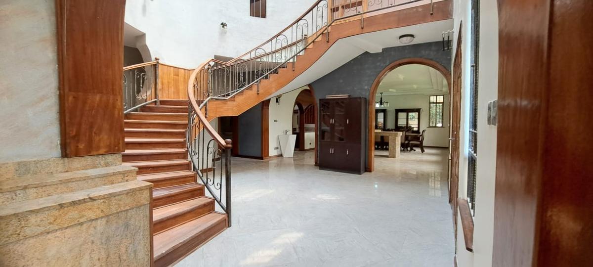 6 Bed House with En Suite at Ridgeways - 15