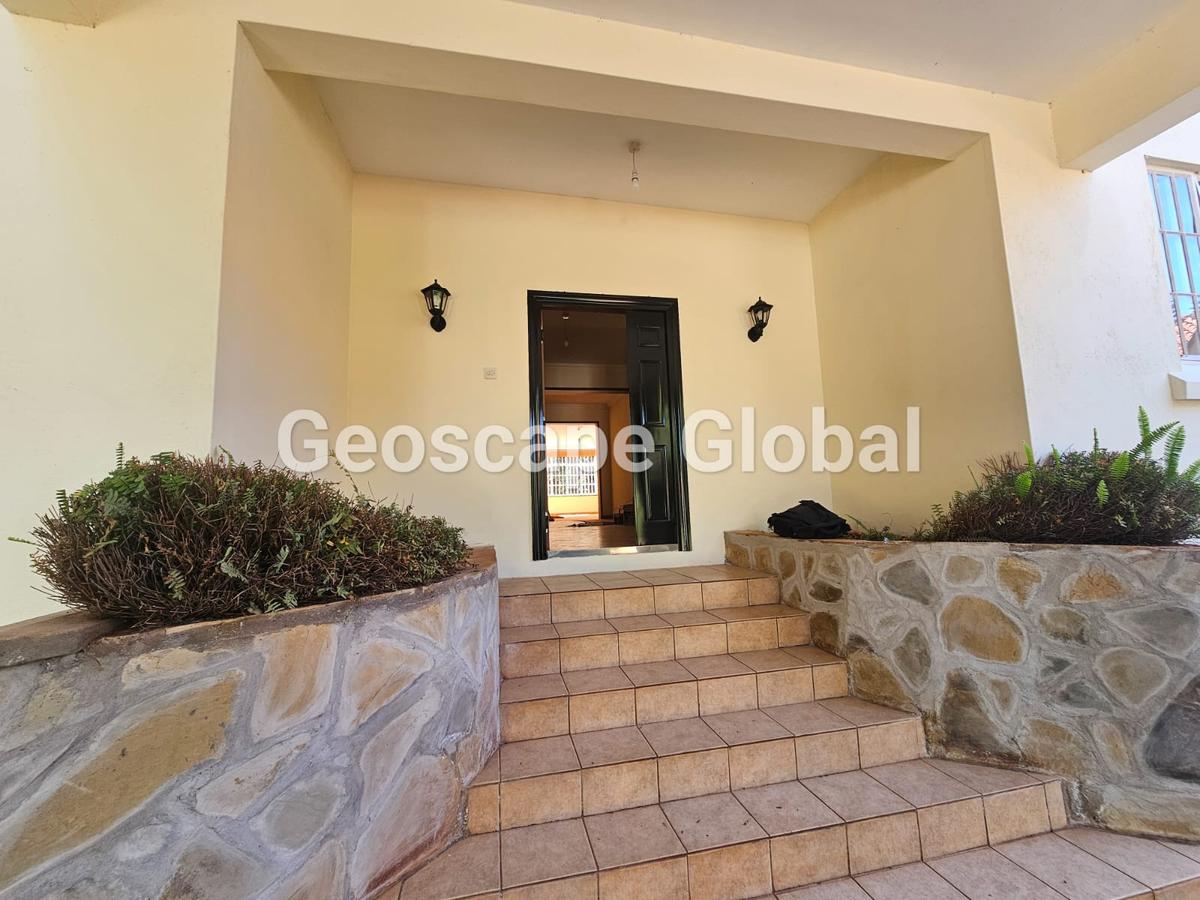 5 Bed House with En Suite in Nyari - 19