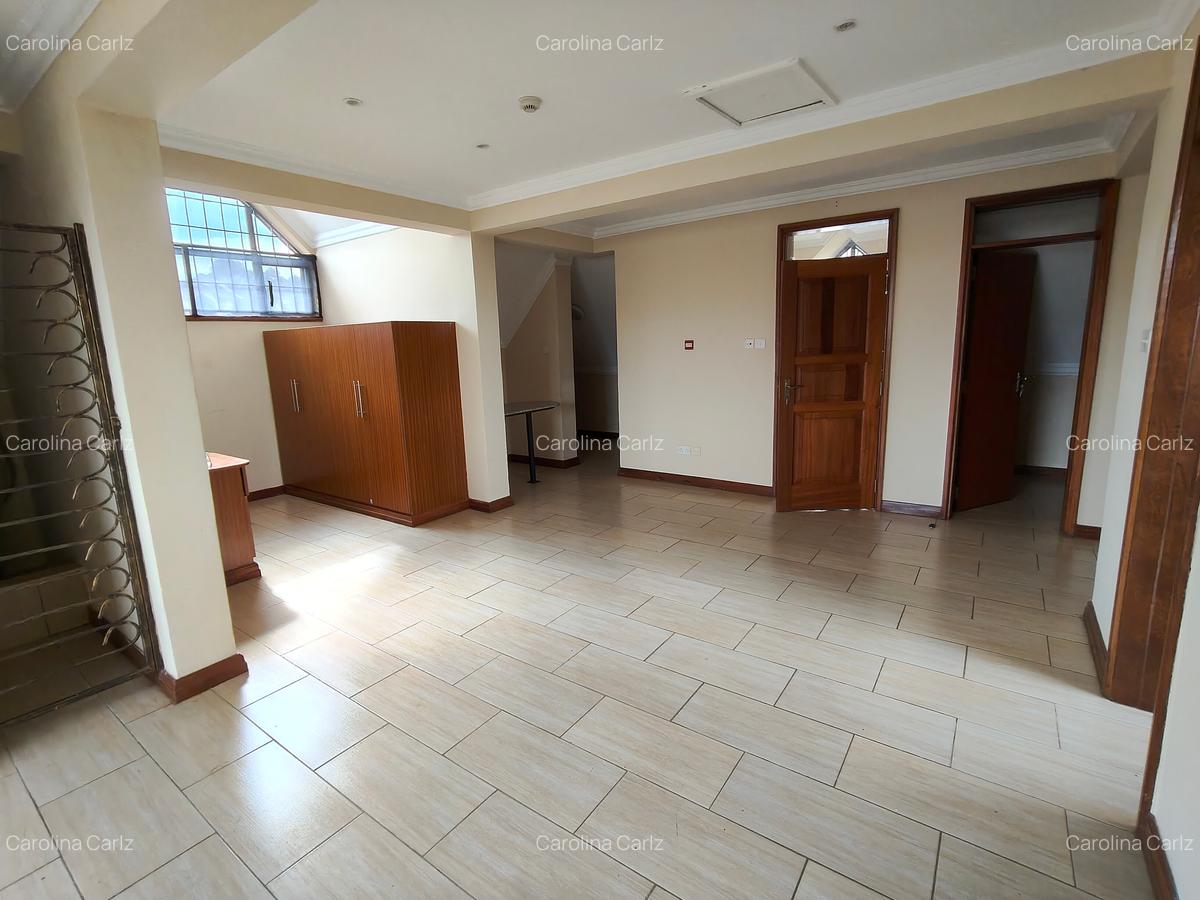 4 Bed Townhouse with En Suite at Runda - 17