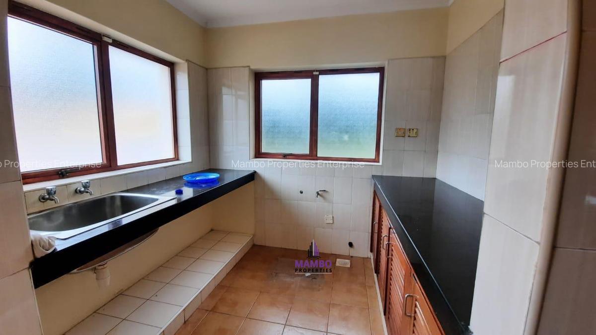 5 Bed Villa with En Suite at Mimosa Rd - 11