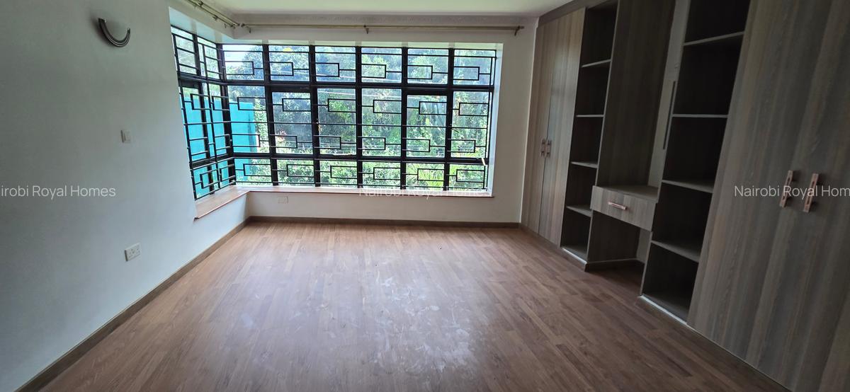 5 Bed Townhouse with En Suite at Lavington Green - 10