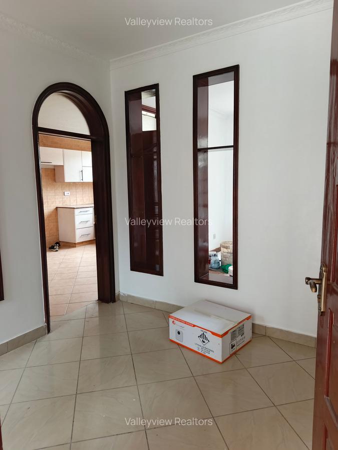 4 Bed Townhouse with En Suite at Lavington - 19