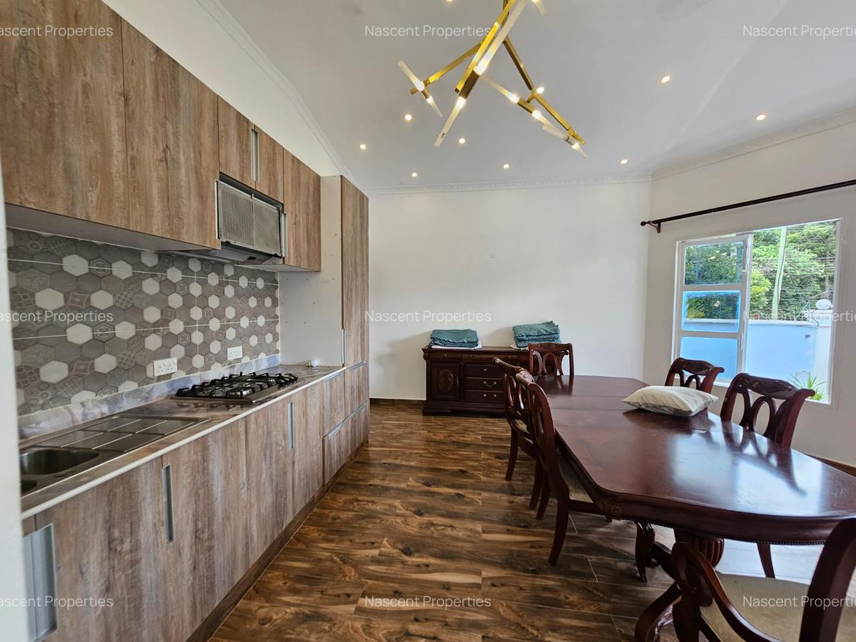 6 Bed House with En Suite in Runda - 12