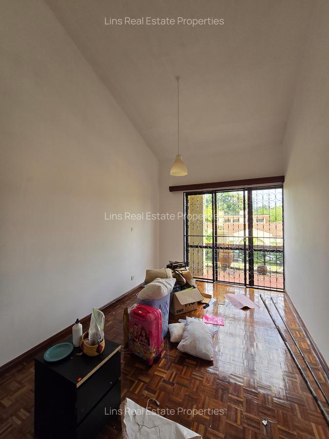 4 Bed Townhouse with En Suite in Spring Valley - 18