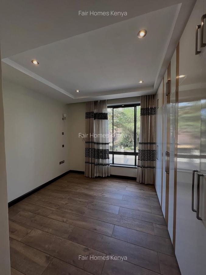 5 Bed Townhouse with En Suite at Lavington Green - 3