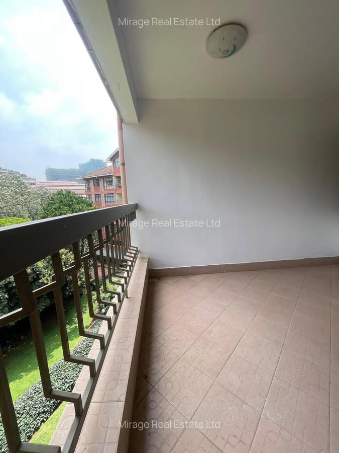 4 Bed Apartment with Swimming Pool in Riverside - 7