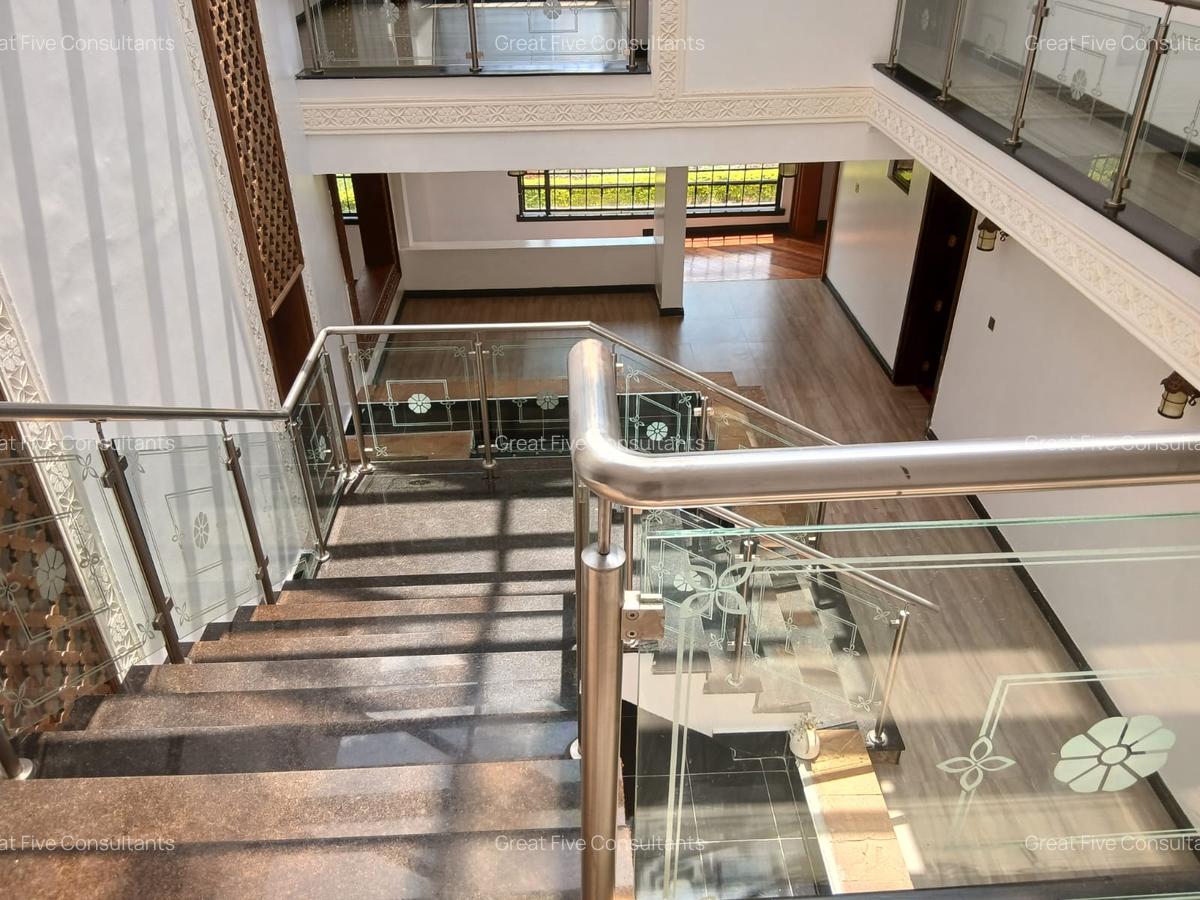 5 Bed House with En Suite in Runda - 11