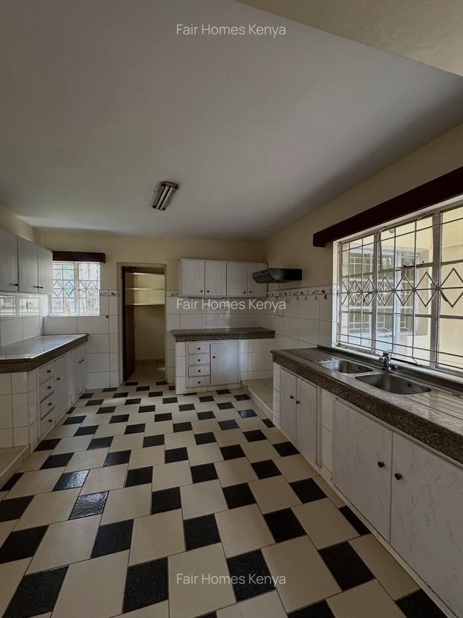5 Bed Townhouse with En Suite at James Gichuru - 3
