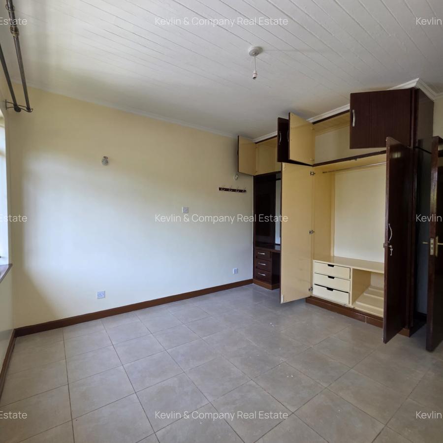 5 Bed House with En Suite at Riverside Drive - 14