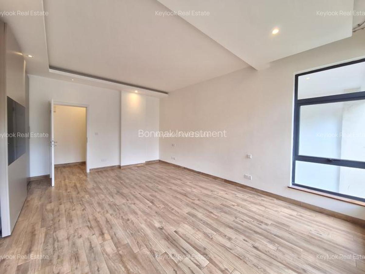3 Bed Apartment with En Suite at Riverside Drive - 6