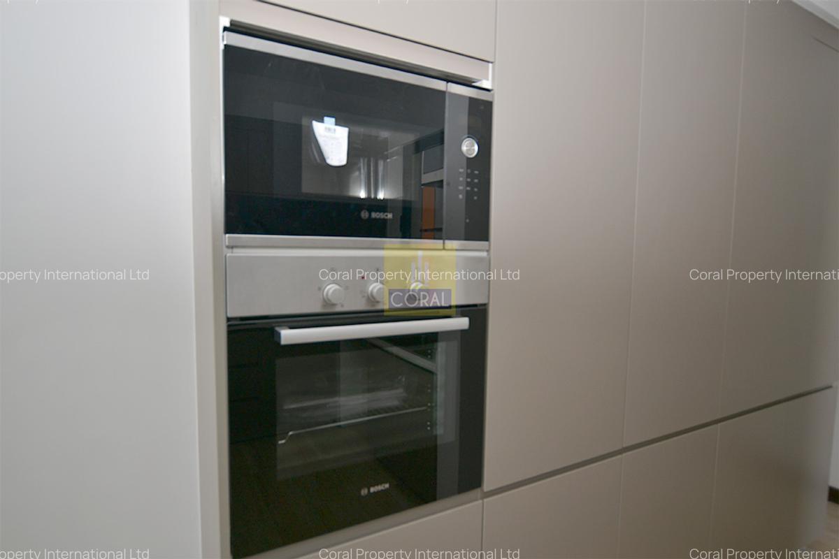 3 Bed Apartment with Swimming Pool in Rosslyn - 6