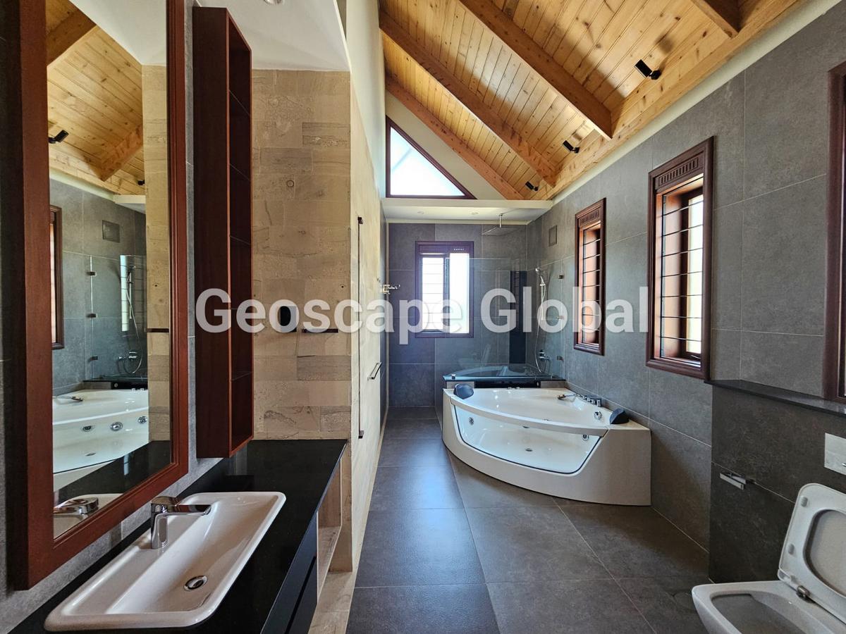 5 Bed House with En Suite in Runda - 5
