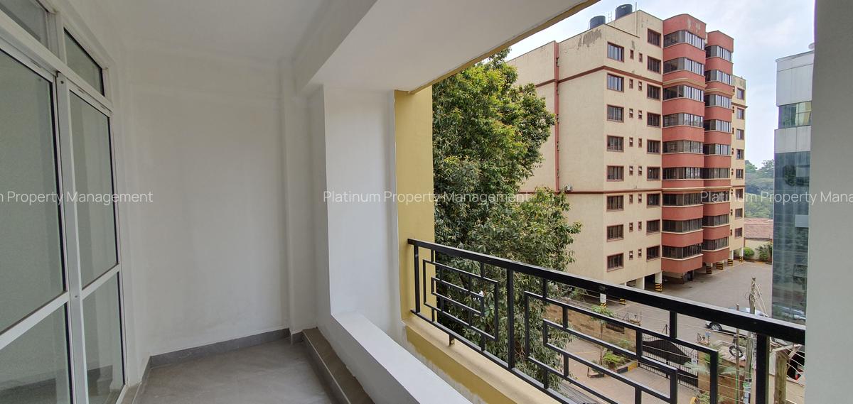 4 Bed Apartment with En Suite in Parklands - 4