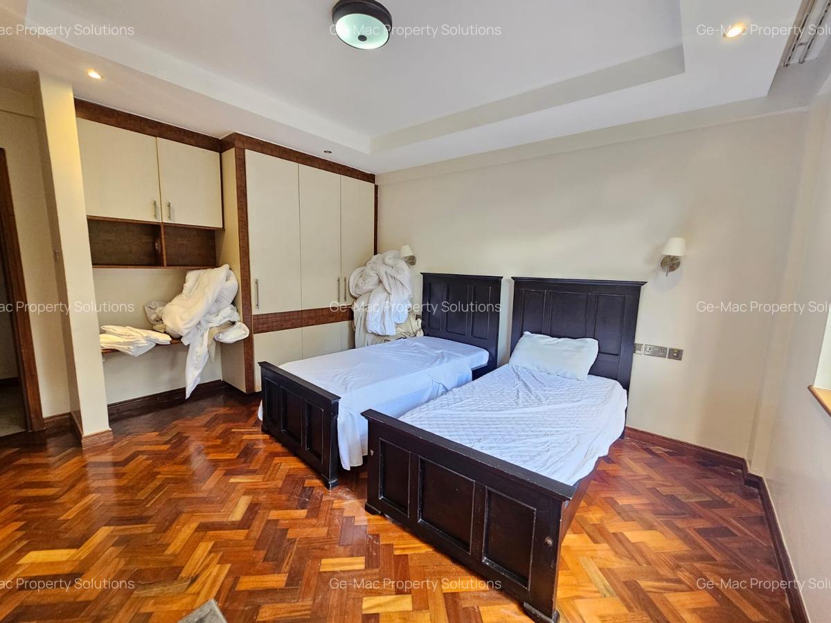 3 Bed Apartment with En Suite in Riverside - 4