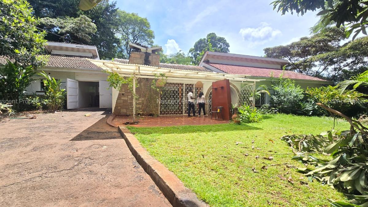 4 Bed House with En Suite in Rosslyn - 10