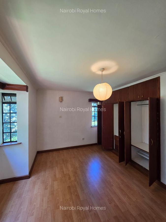 5 Bed Townhouse with En Suite at Meadows - 19