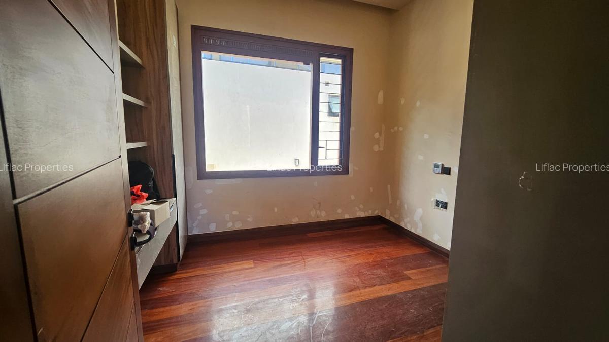 5 Bed House with En Suite in Runda - 15