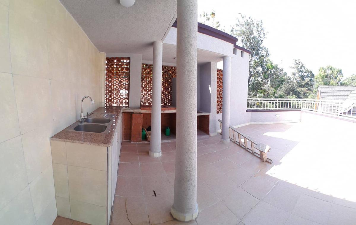 4 Bed House with En Suite in Spring Valley - 3