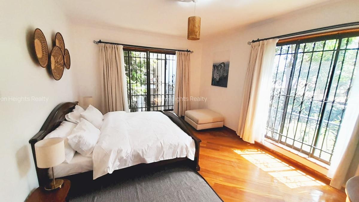 Furnished 3 Bed Apartment with En Suite at Dennis Pritt - 10