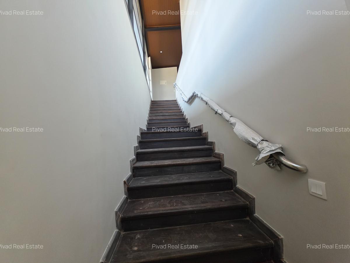 4 Bed Townhouse with Swimming Pool in Runda - 9