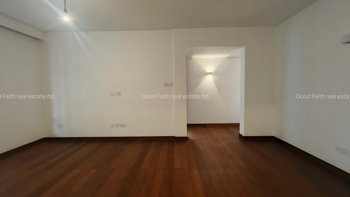 4 Bed House with En Suite at Two Rivers - 6