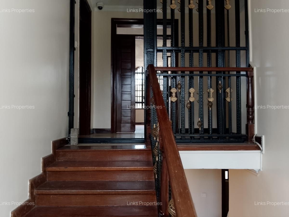 5 Bed Townhouse with En Suite at Karen - 6