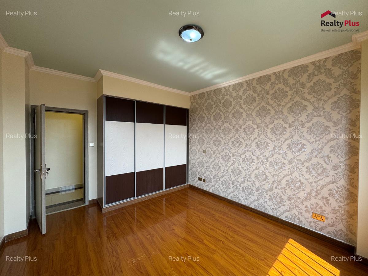 3 Bed Apartment with En Suite at Dennis Pritt Road - 8