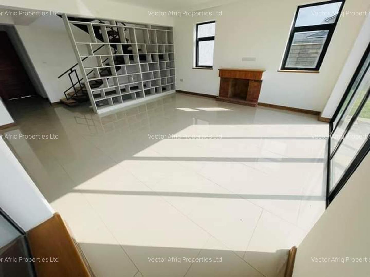 4 Bed Townhouse with En Suite at Chuna - 12