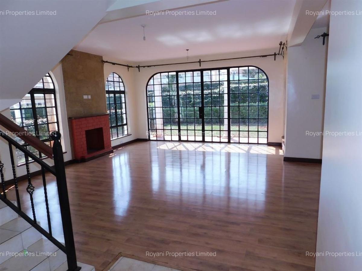 4 Bed House with En Suite at Fivestar Meadows - 2