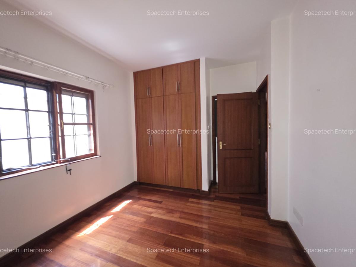 4 Bed Townhouse with En Suite in General Mathenge - 16