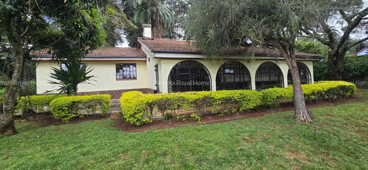4 Bed House with En Suite at Loresho Road - 2