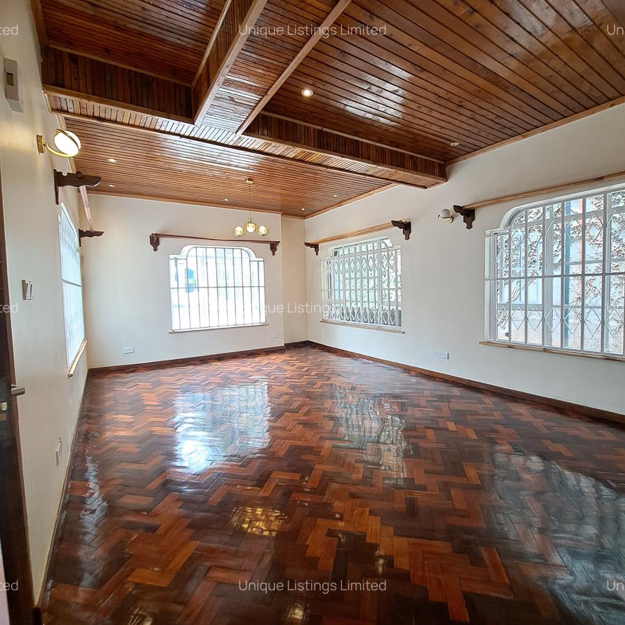 4 Bed Villa with En Suite in Spring Valley - 14