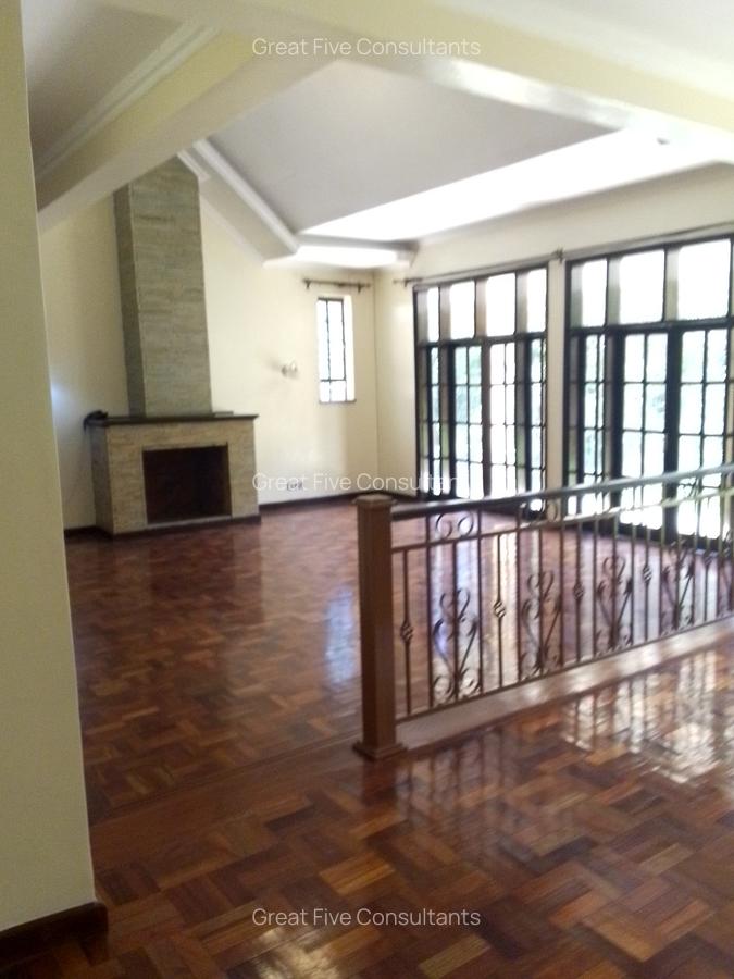 4 Bed Villa with En Suite in Rosslyn - 4