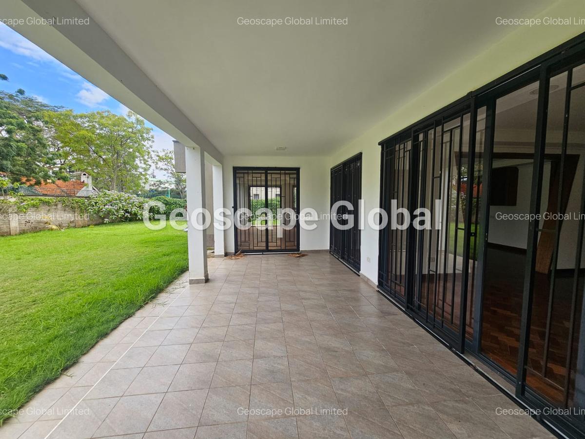 5 Bed House with En Suite in Lavington - 8