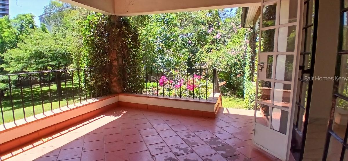 4 Bed House with En Suite at Lavington Green - 18